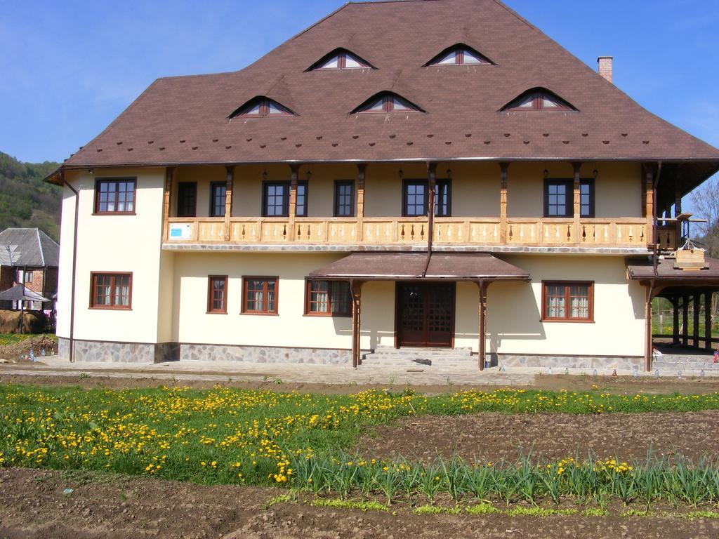 Pensiunea Sanziene Strîmtura Exterior photo